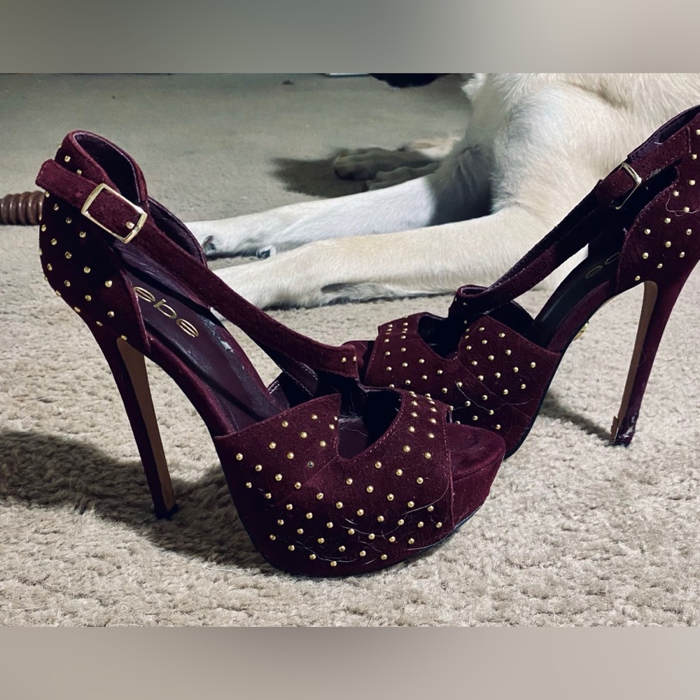 Size 6 bebe maroon open-toed pumps with gold accents